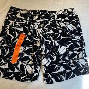 Mario Serrani black and white stretch Bermuda shorts 16 available NWT